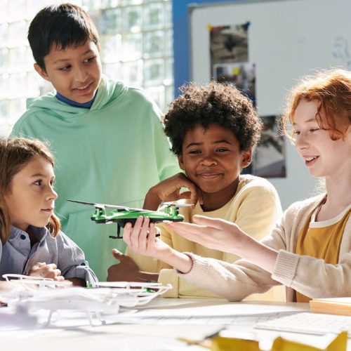 Logariq-Help-Your-Child-Become-an-Independent-Thinker-home-children-laptop-camps-and-workshops