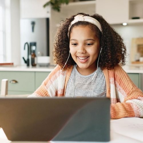 Logariq-Help-Your-Child-Become-an-Independent-Thinker-home-children-laptop-online-learning-platform